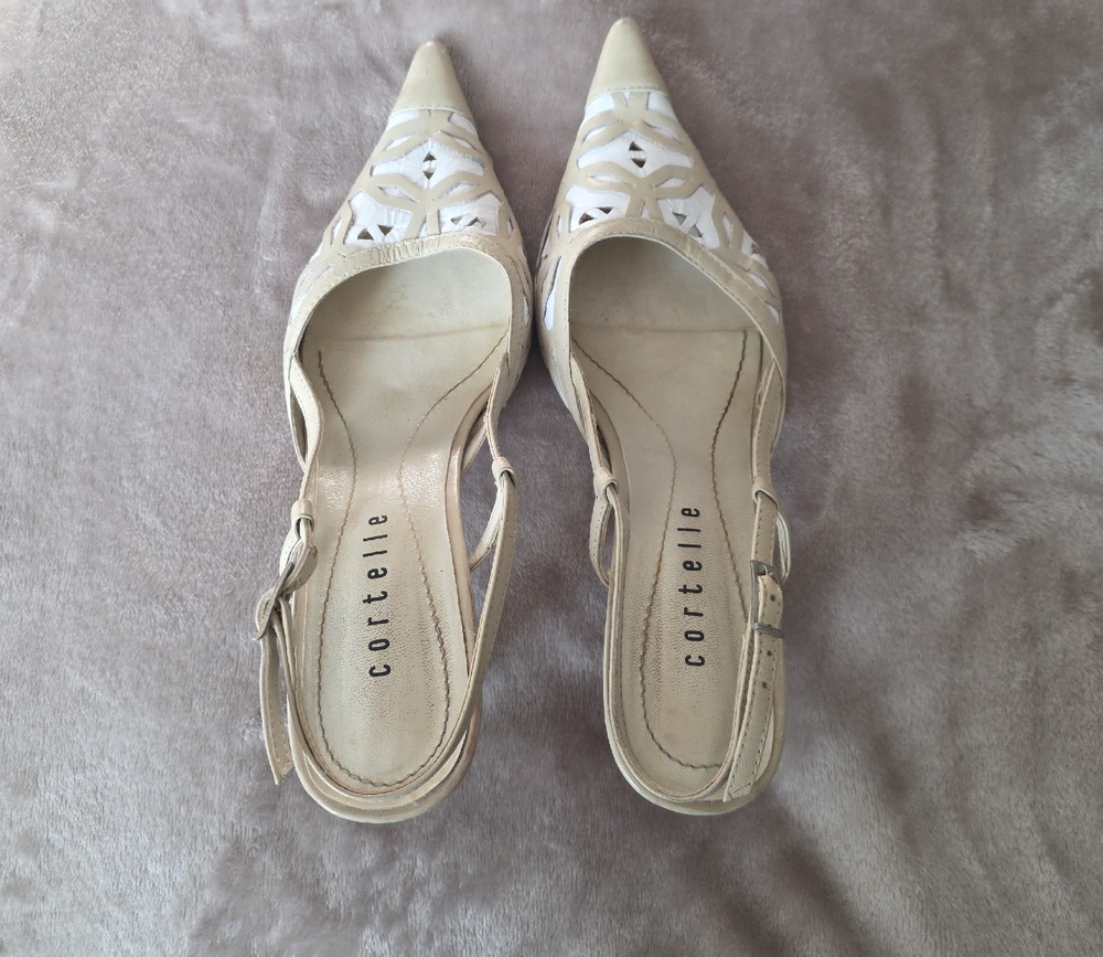 Corelle Women's Beige and White Heels